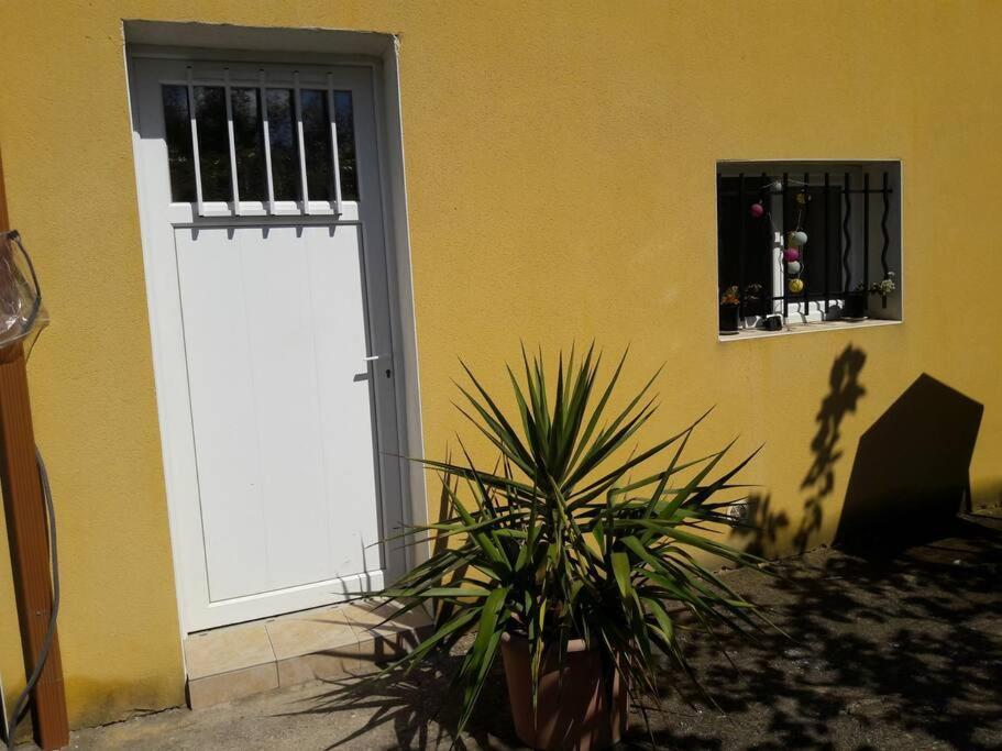 Maison Dans Une Propriete Avec Une Cour Corneilhan Экстерьер фото